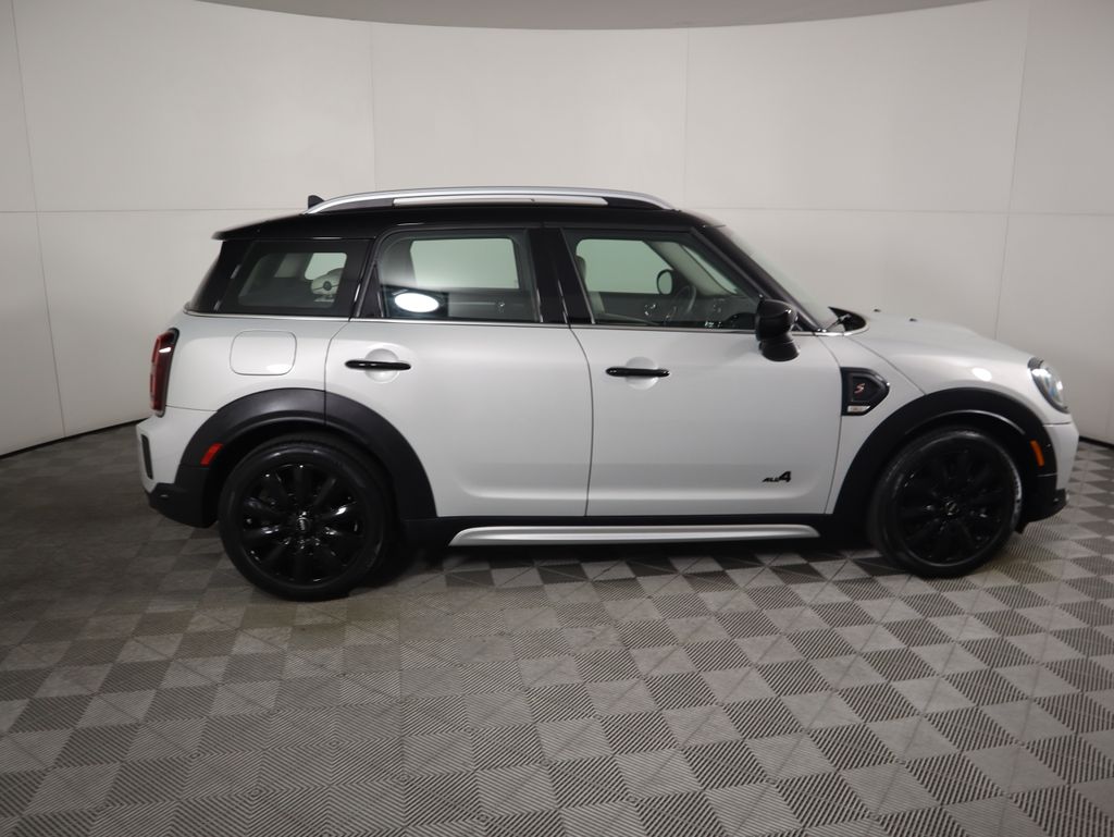 2023 MINI Cooper Countryman Iconic 4