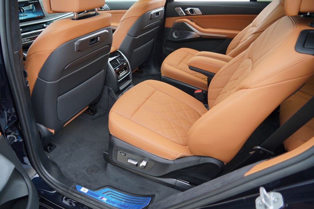 Thumbnail: 2027 BMW X7 - 18