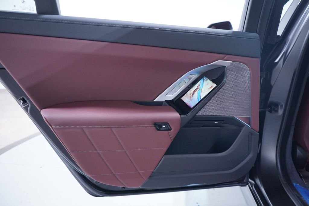 Thumbnail: 2026 BMW i7 - 15