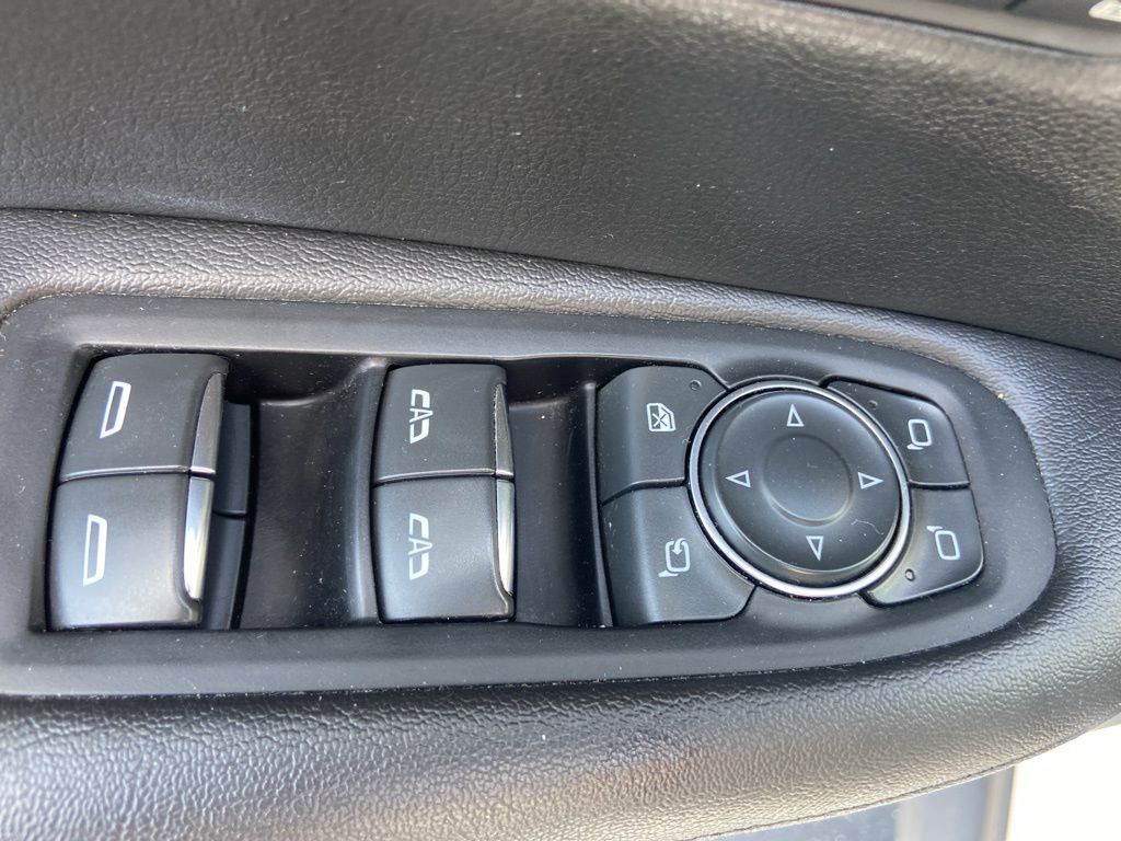 Thumbnail: 2018 Cadillac XT5 - 17