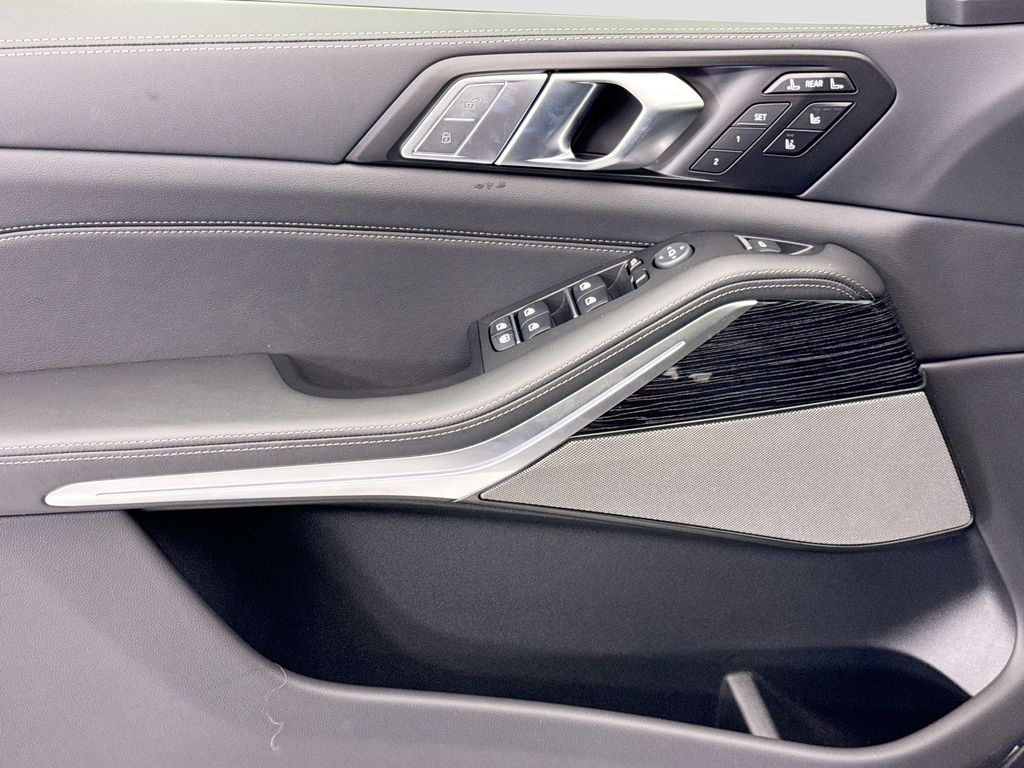 Thumbnail: 2027 BMW X7 - 22