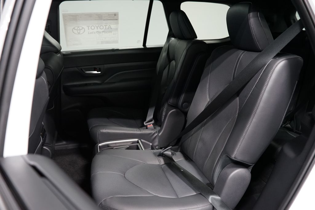 Thumbnail: 2025 Toyota Grand Highlander - 30