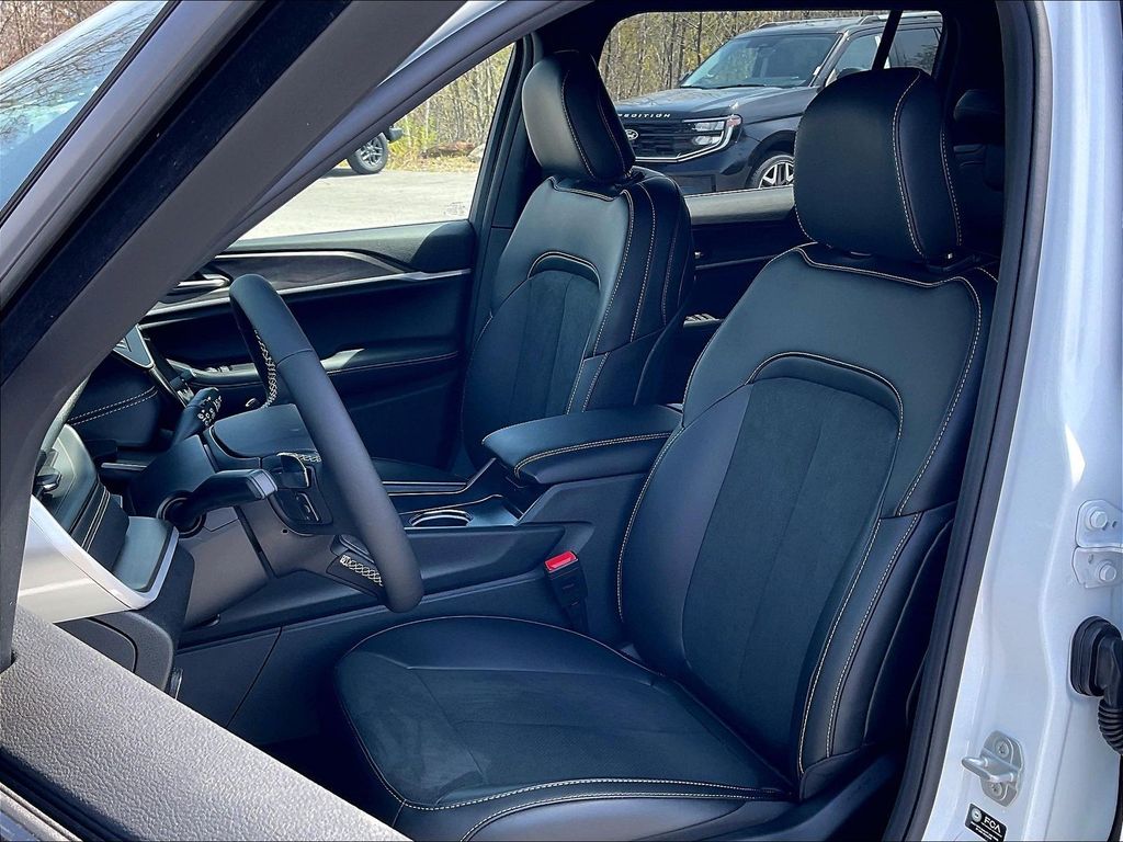 2026 Jeep Grand Cherokee L — photo 10