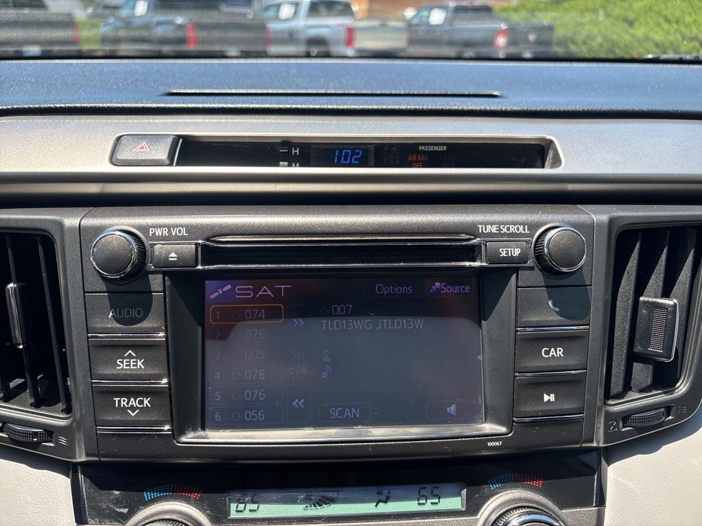 Used 2013 Silver Toyota XLE image 17