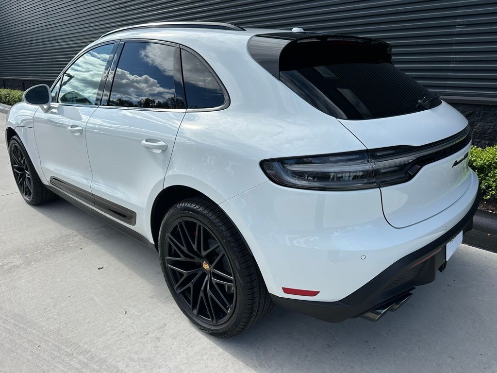 Thumbnail: 2025 Porsche Macan - 3