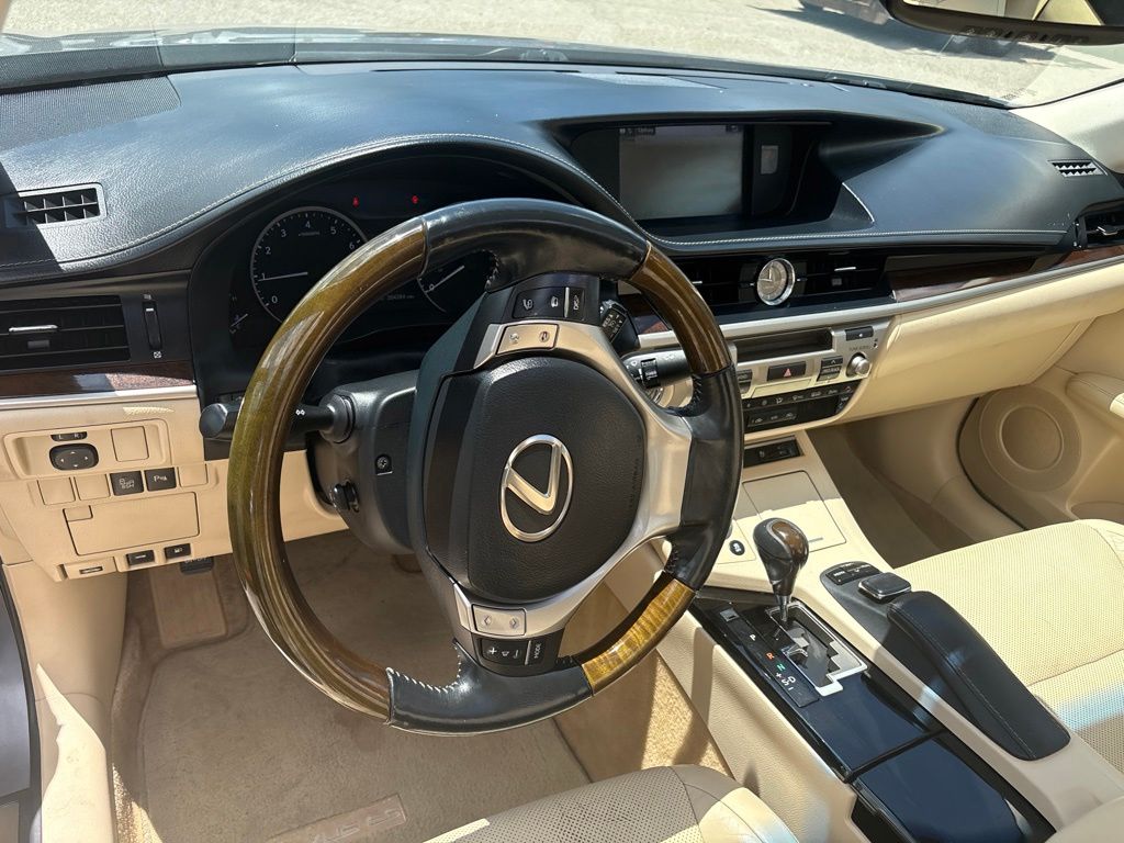 Thumbnail: 2015 Lexus ES - 12