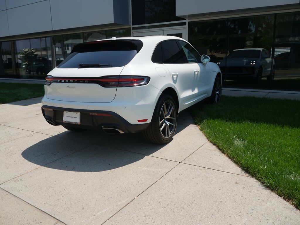 Thumbnail: 2026 Porsche Macan - 7