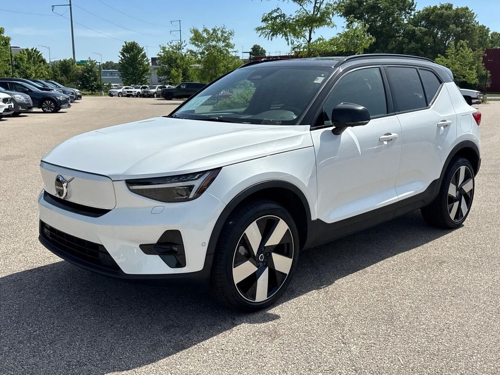 Crystal White 2023 Volvo XC40 Recharge Twin Ultimate eAWD SUV / Crossover All-Wheel Drive 1-Speed Automatic
