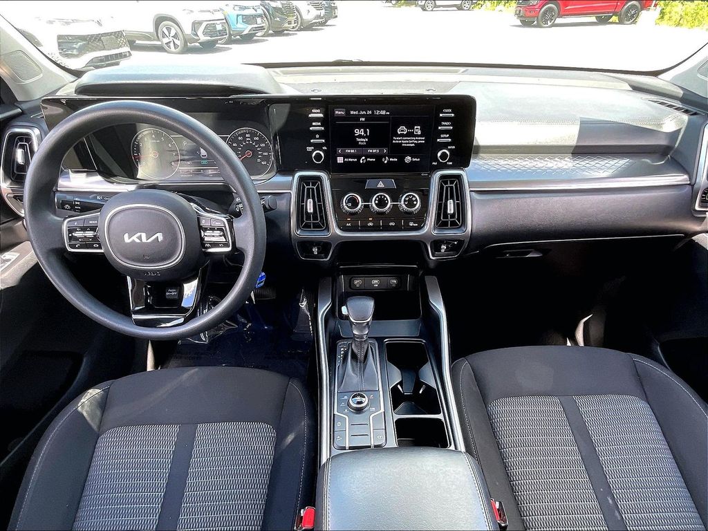 2023 Kia Sorento — photo 21