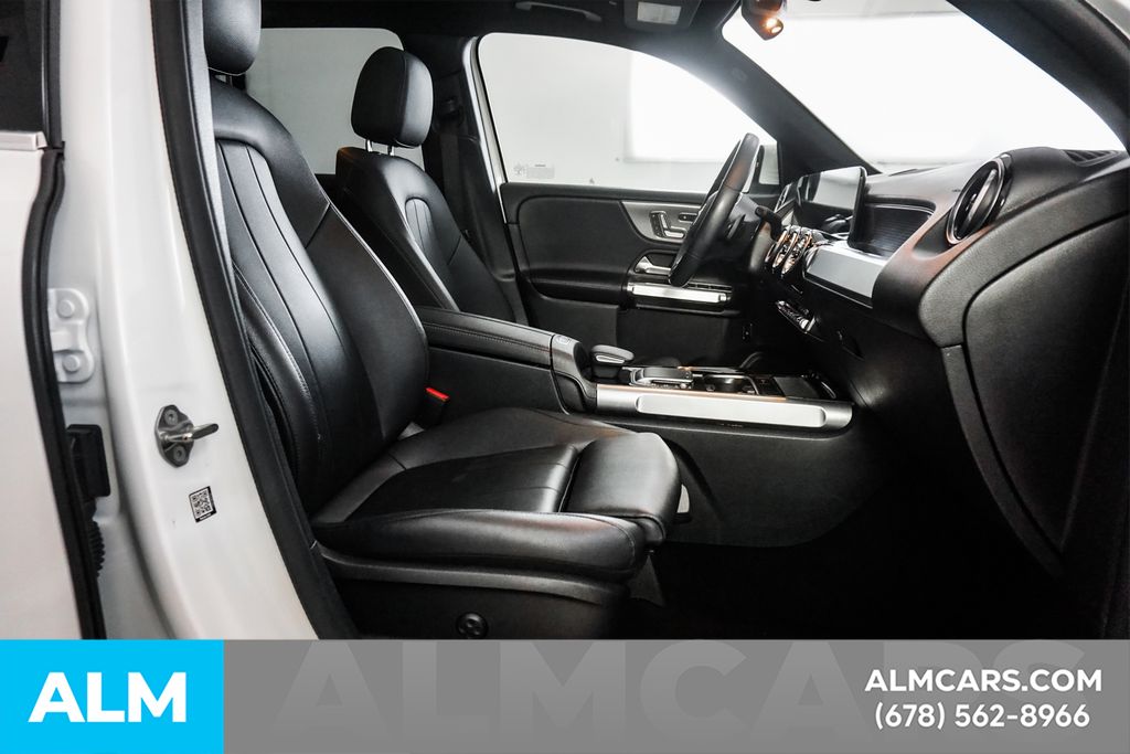 Used 2022 White Mercedes-Benz GLB 250 image 19