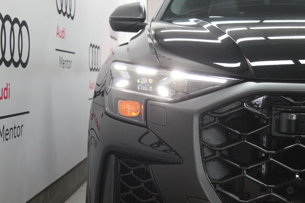 Thumbnail: 2026 Audi RS Q8 - 10