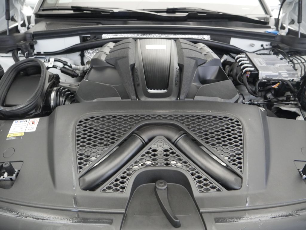 Thumbnail: 2023 Porsche Macan - 12