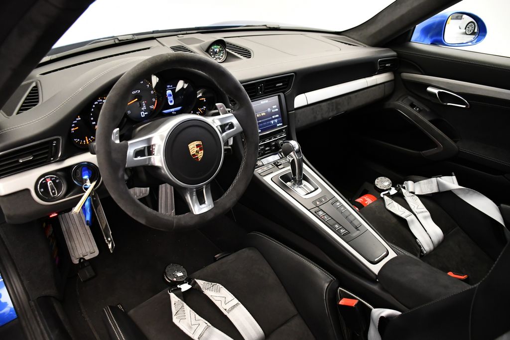 Thumbnail: 2015 Porsche 911 - 4