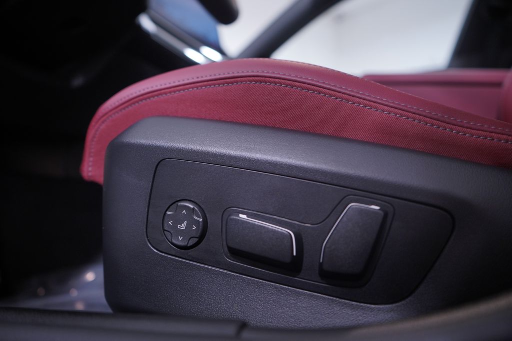 Thumbnail: 2025 BMW 5 Series - 17