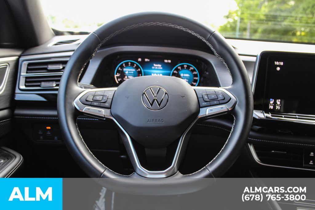 Used 2025 Black Volkswagen 2.0T SE w/Technology image 23