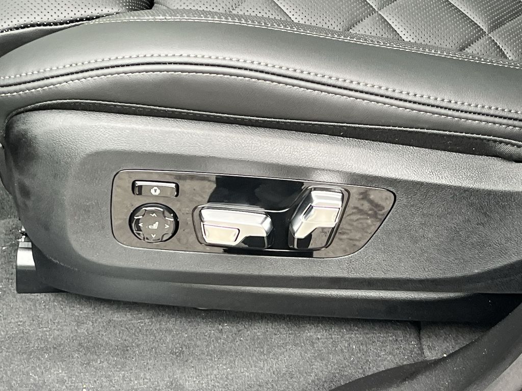 2026 BMW X7 xDrive40i 12