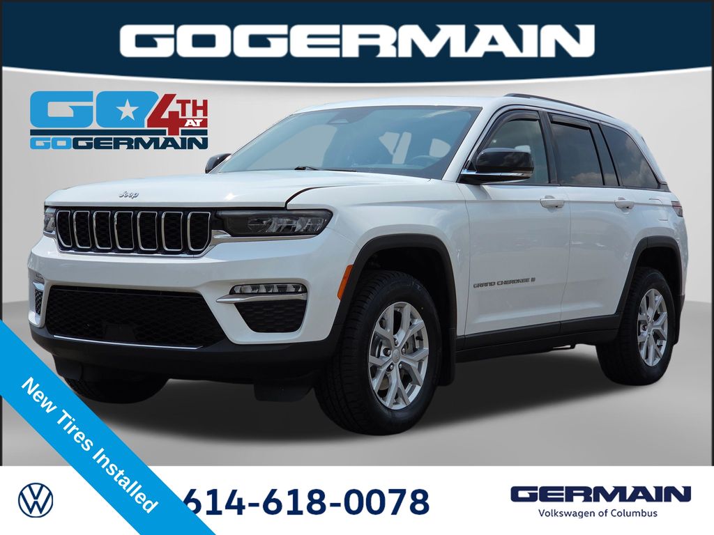 Bright White Clearcoat 2023 Jeep Grand Cherokee SUV / Crossover Four-Wheel Drive 8-Speed Automatic
