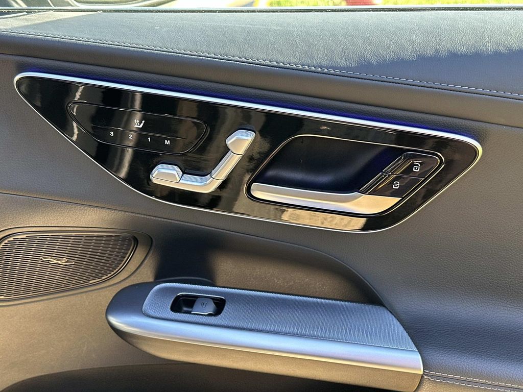 Thumbnail: 2023 Mercedes-Benz GLC - 20