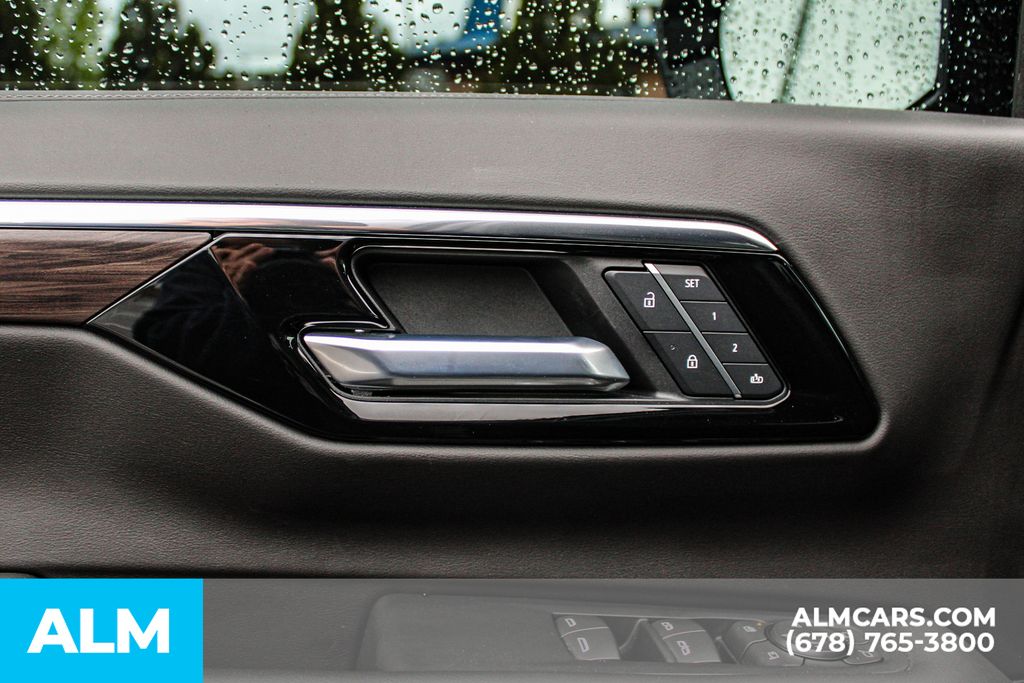 Used 2025 Black Chevrolet Z71 image 41
