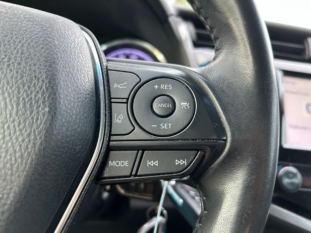 Thumbnail: 2018 Toyota Camry - 18