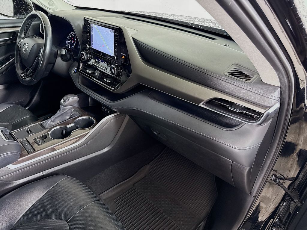 Thumbnail: 2020 Toyota Highlander - 32