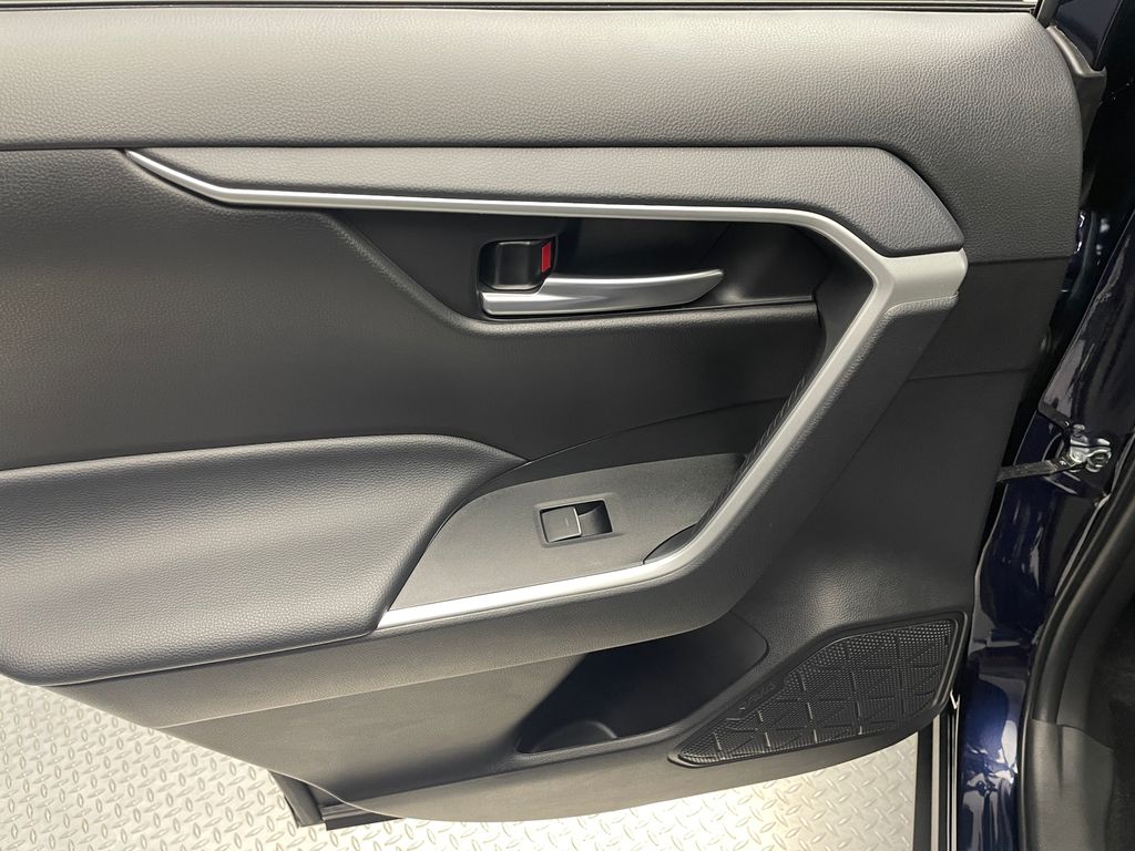 Thumbnail: 2025 Toyota RAV4 - 32