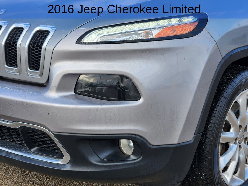 2016 Jeep Cherokee Limited 9