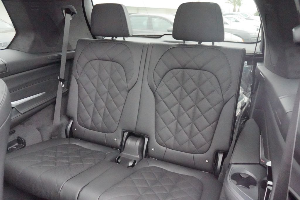 2025 BMW X7 xDrive40i 19