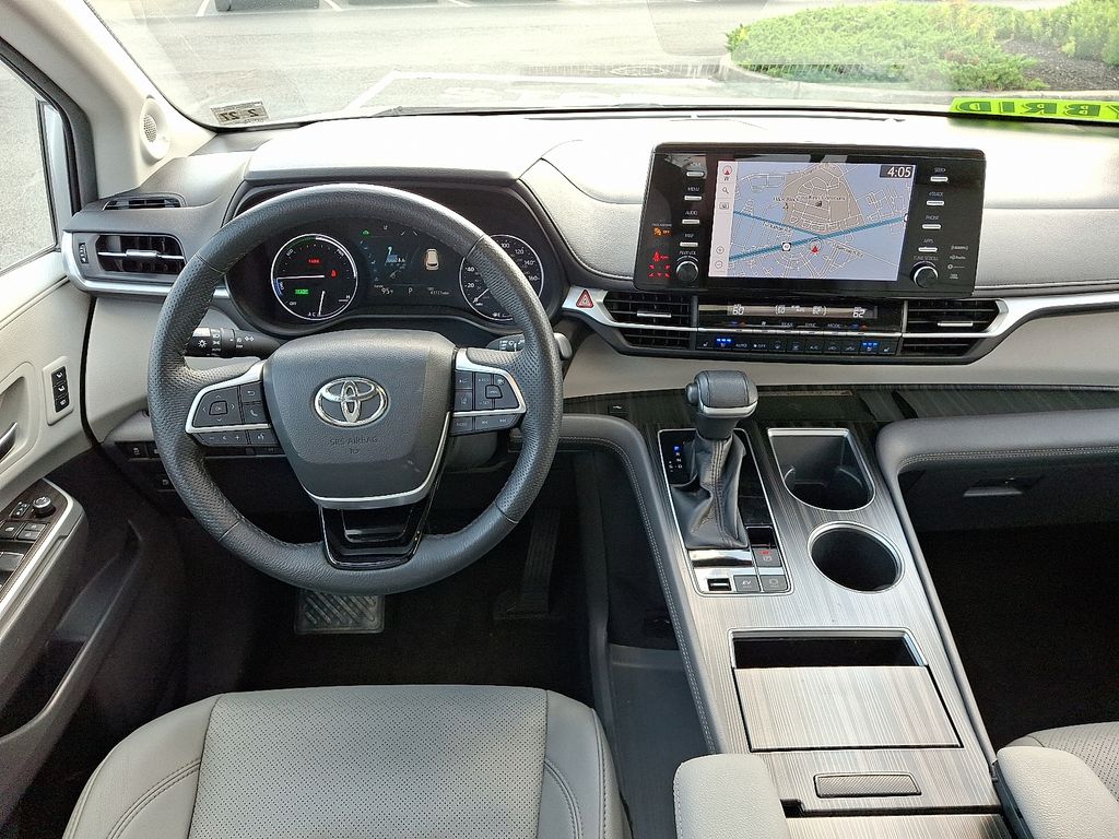 Thumbnail: 2022 Toyota Sienna - 15