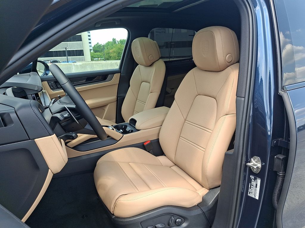 Thumbnail: 2026 Porsche Cayenne - 15