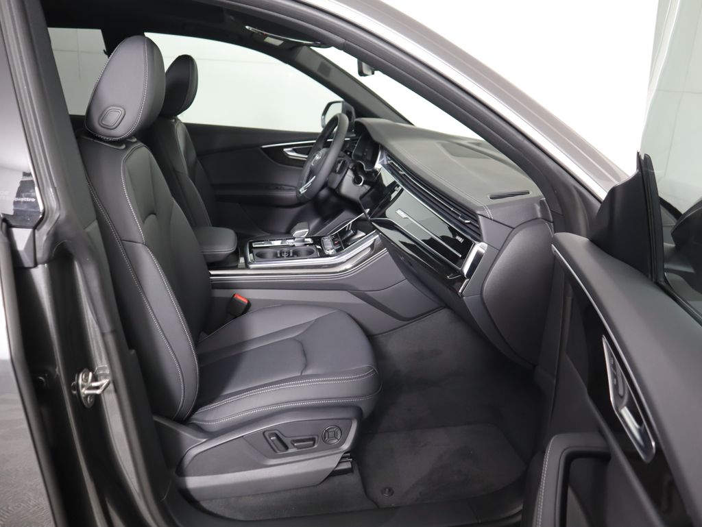 Thumbnail: 2026 Audi Q8 - 21