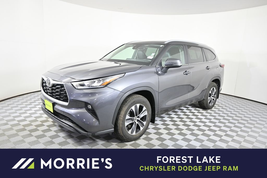Magnetic Gray Metallic 2024 Toyota Highlander XLE AWD SUV / Crossover All-Wheel Drive 8-Speed Automatic