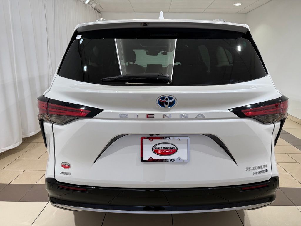 Thumbnail: 2023 Toyota Sienna - 4