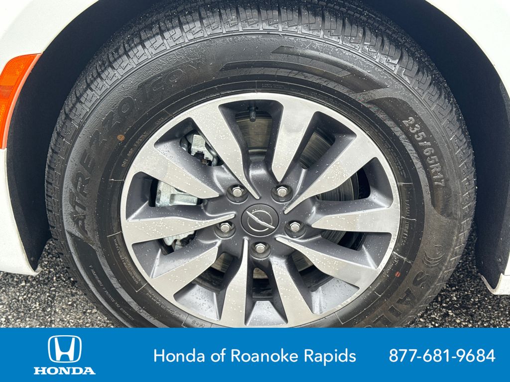 Used 2023 Chrysler Pacifica Hybrid Van
