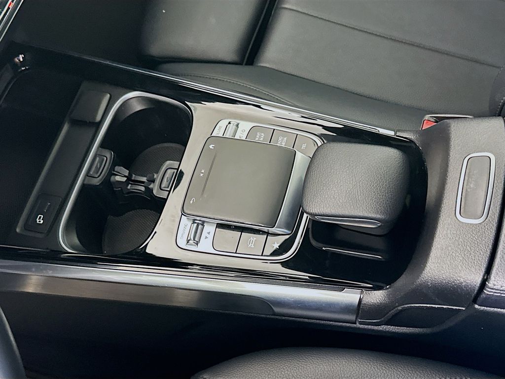 Thumbnail: 2020 Mercedes-Benz GLB - 16