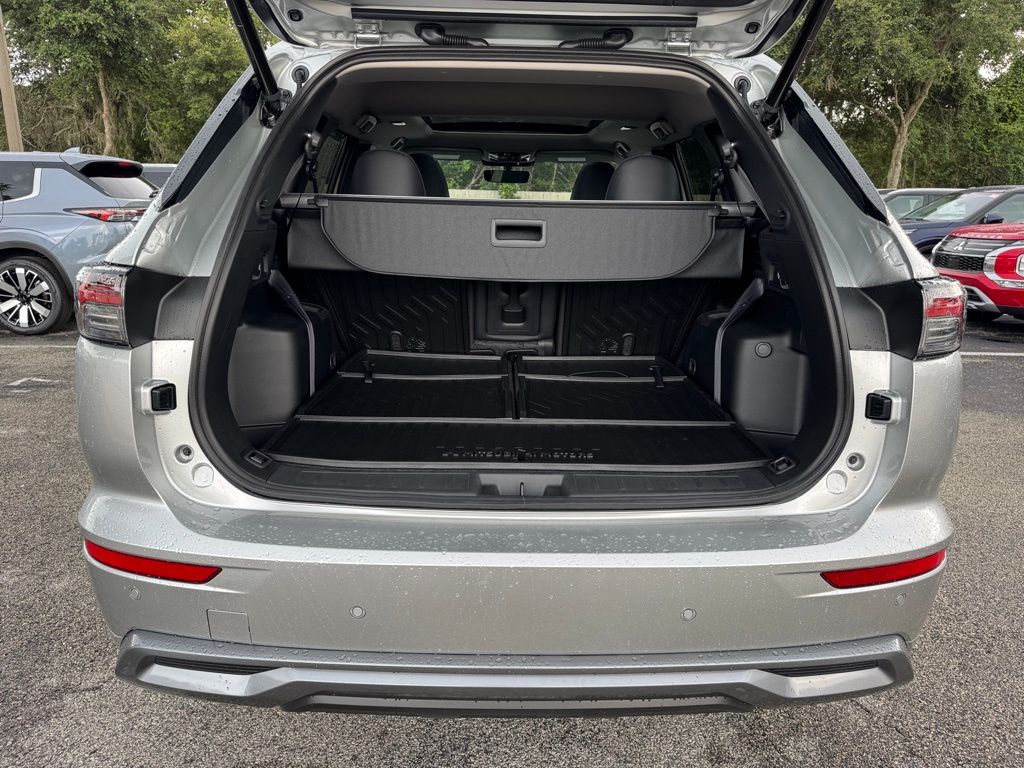 2025 Mitsubishi Outlander SEL photo 8
