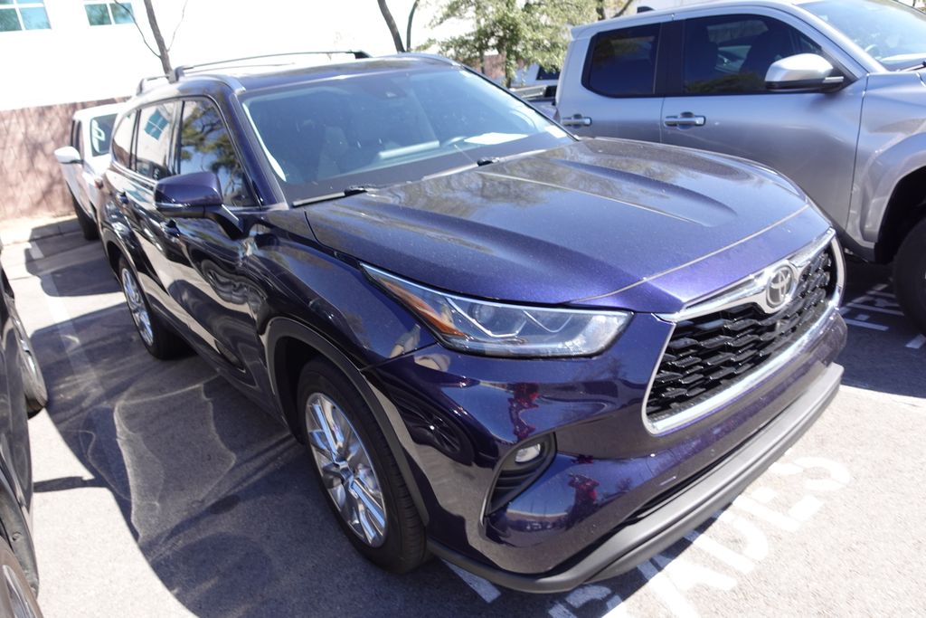 Used 2021 Toyota Highlander SUV