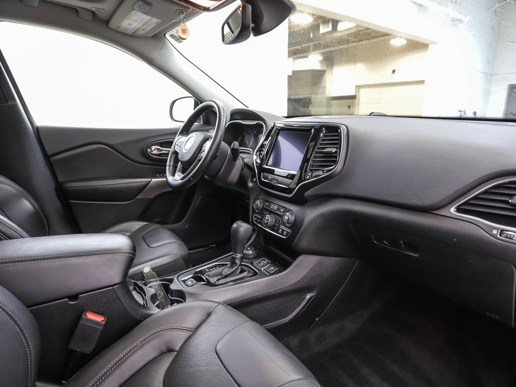 Thumbnail: 2019 Jeep Cherokee - 31