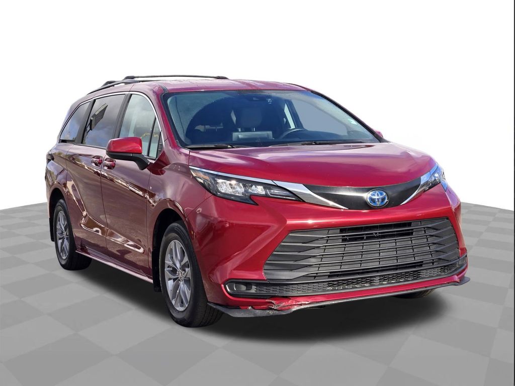 2024 Toyota Sienna LE - 2
