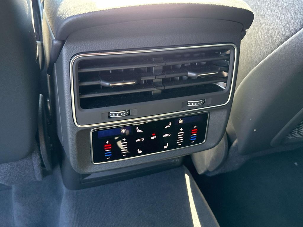 Thumbnail: 2023 Audi Q7 - 32