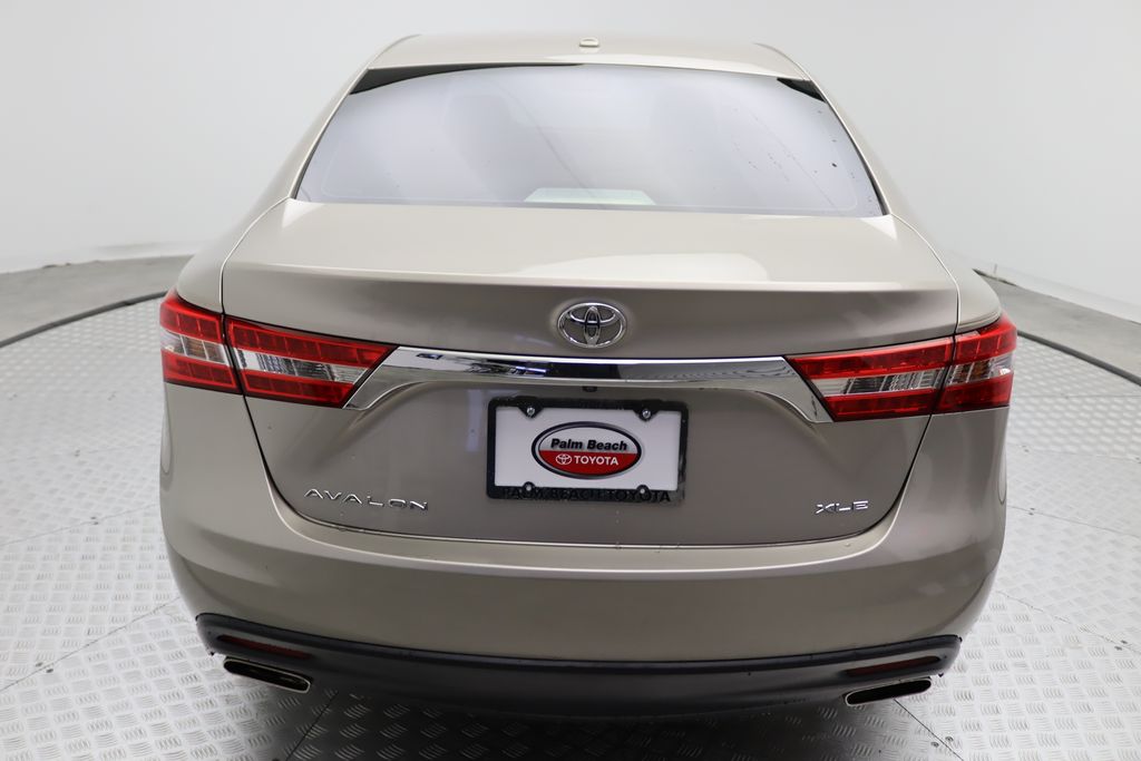 Thumbnail: 2013 Toyota Avalon - 10