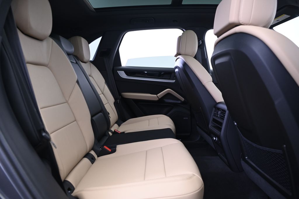 Thumbnail: 2025 Porsche Cayenne - 18