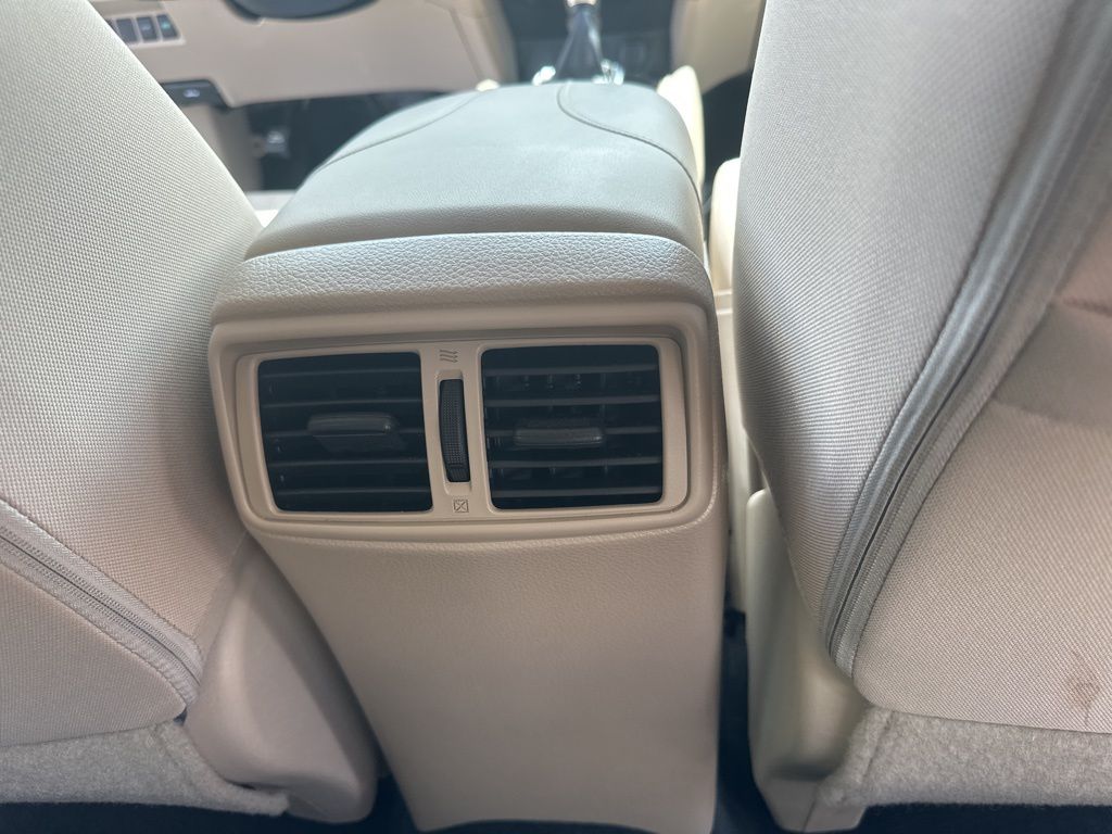 2018 Pearl White Nissan Rogue SV FWD SUV