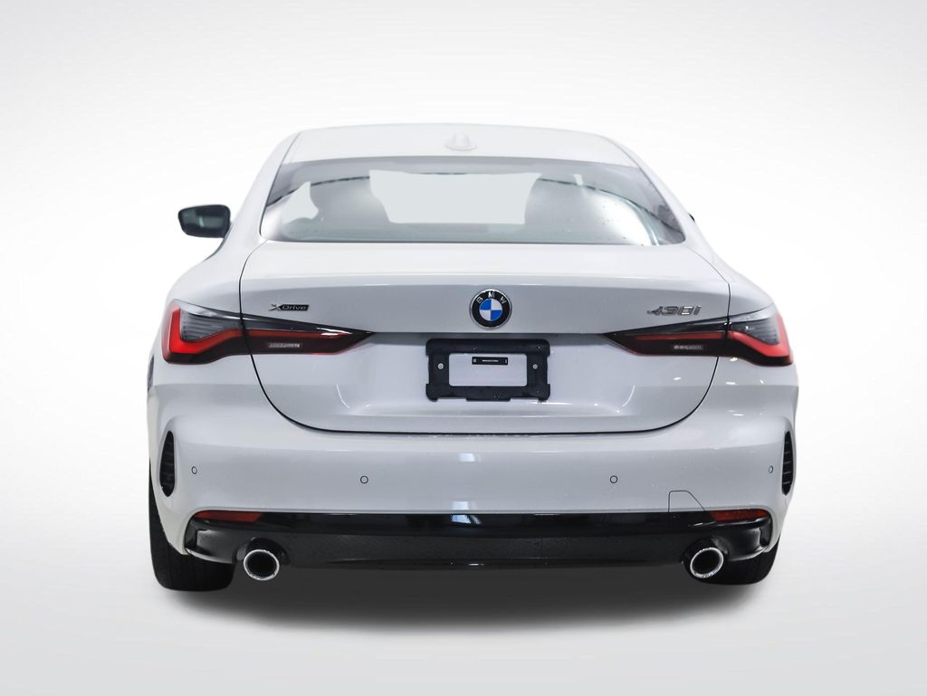 Thumbnail: 2026 BMW 4 Series - 4