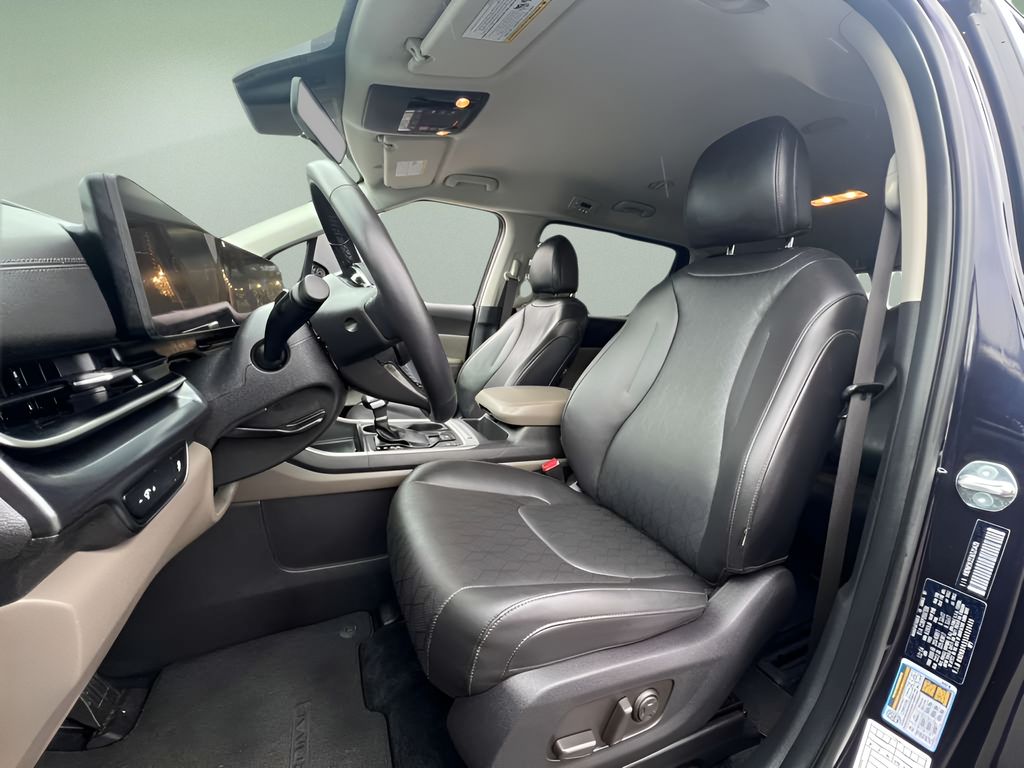 Used 2025 Kia Carnival Van