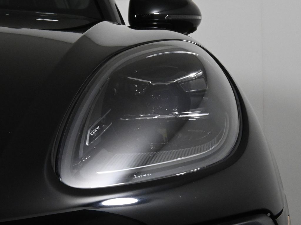 Thumbnail: 2024 Porsche Macan - 11