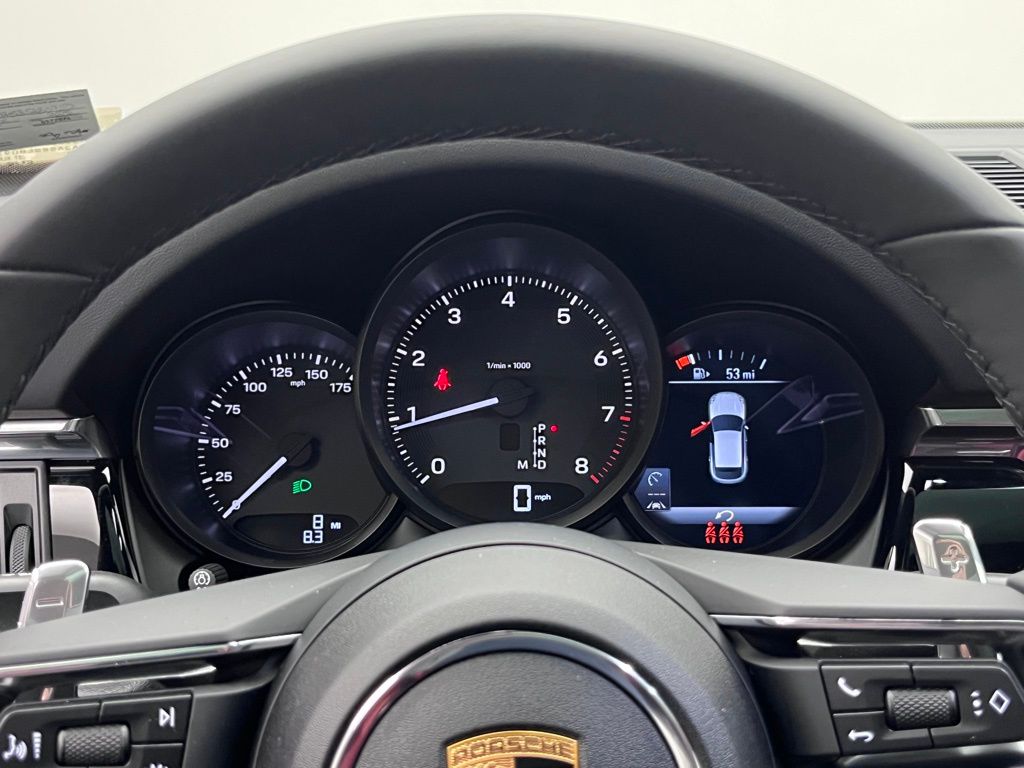 2025 Porsche Macan  11