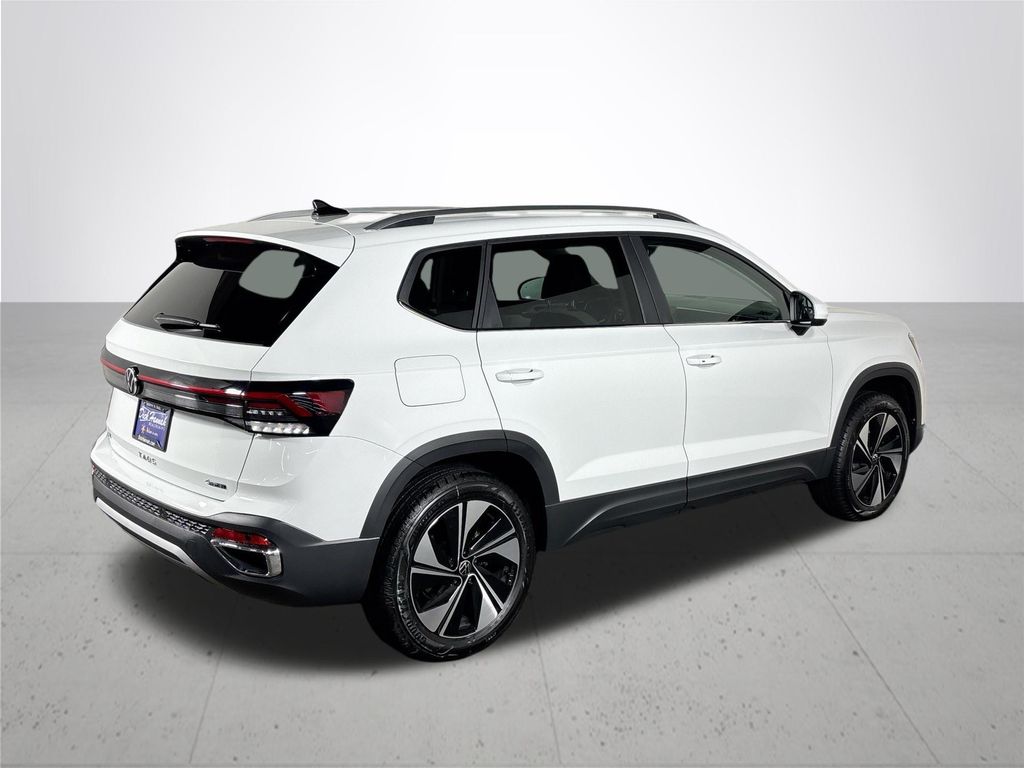 2025 Volkswagen Taos SE photo 2
