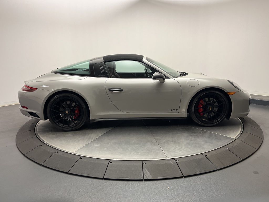 Thumbnail: 2019 Porsche 911 - 7