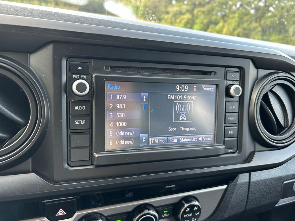 Thumbnail: 2017 Toyota Tacoma - 21